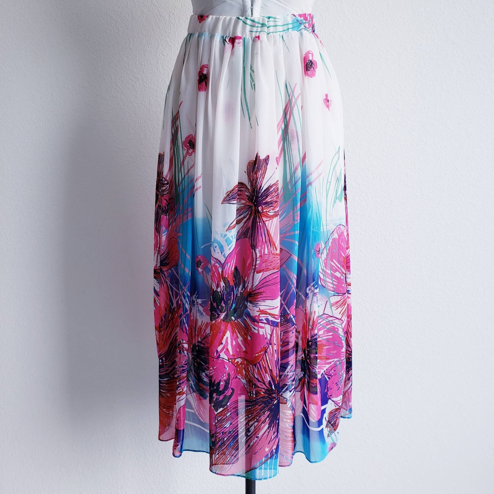 Vintage 90s JPR Pink And White Floral Chiffon Midi Skirt - ChicCityVintage