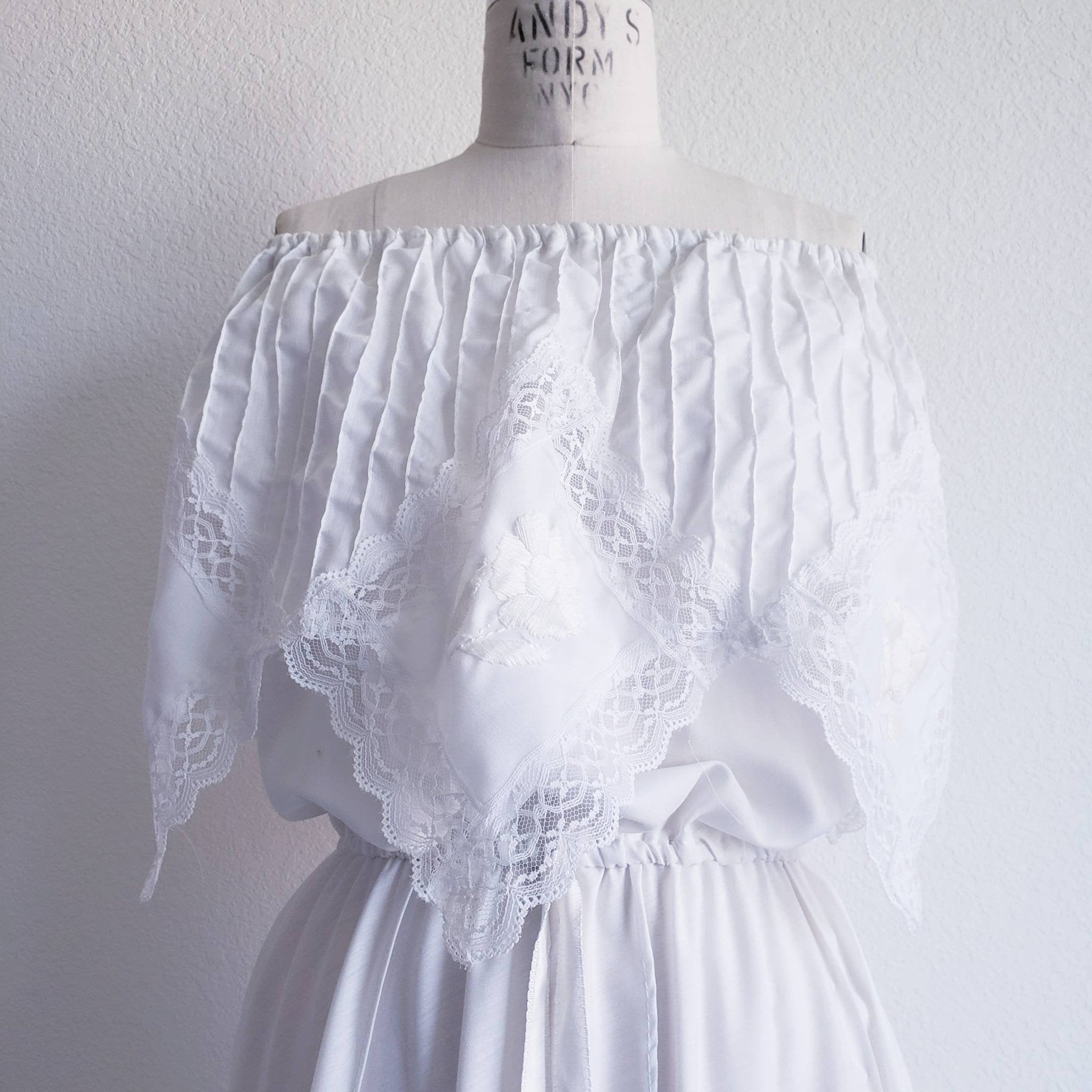 Vintage Off Shoulder White Mexican Style Dress - ChicCityVintage
